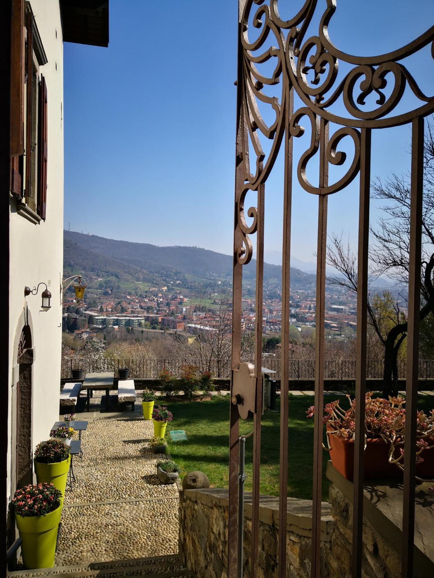 B&B Dimora Delle Donnole Bergamo Alta Bérgamo Exterior foto
