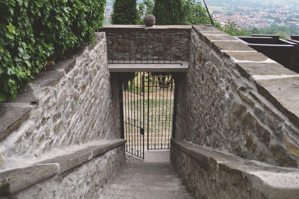 B&B Dimora Delle Donnole Bergamo Alta Bérgamo Exterior foto