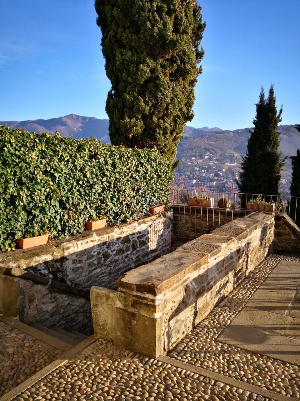 B&B Dimora Delle Donnole Bergamo Alta Bérgamo Exterior foto